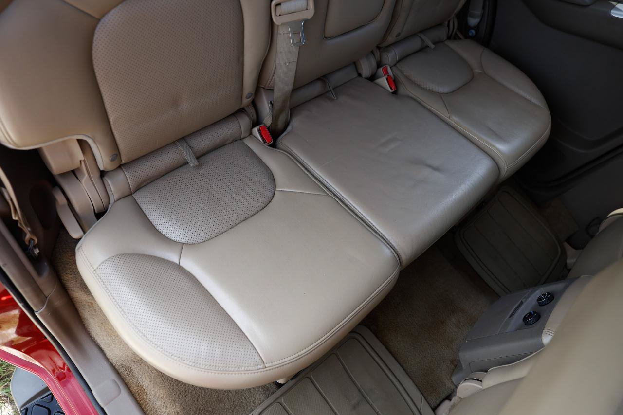 Used 2009 Nissan Pathfinder LE AWD/4WD image 12