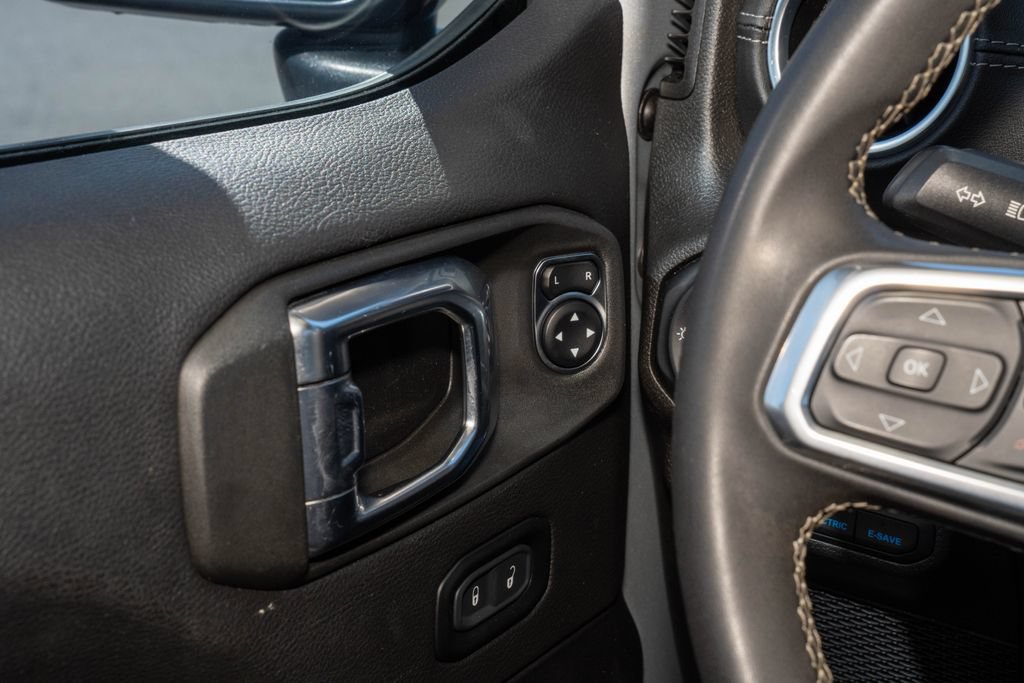 Used 2023 Jeep Wrangler Unlimited Sahara AWD/4WD image 23