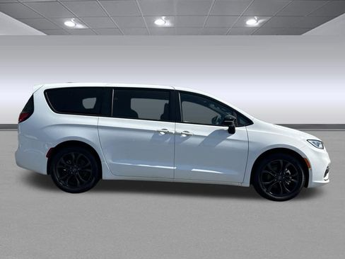 New 2026 Chrysler Pacifica Select image 6