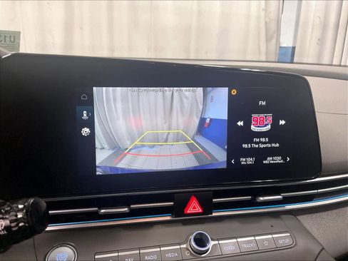 Used 2025 Hyundai Elantra SEL image 19