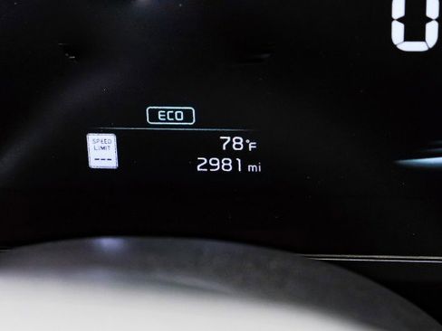 Used 2024 Kia Niro LX image 17