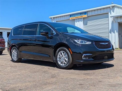 New 2026 Chrysler Pacifica Select image 2