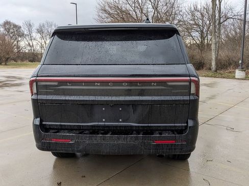 Used 2025 Lincoln Navigator Reserve w/ Jet Appearance Package image 4