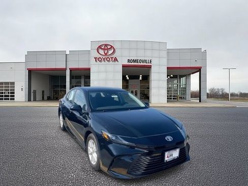 Used 2025 Toyota Camry LE FWD image 1