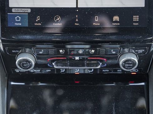 Used 2022 Jeep Grand Cherokee Overland w/ Luxury Tech Group IV image 13