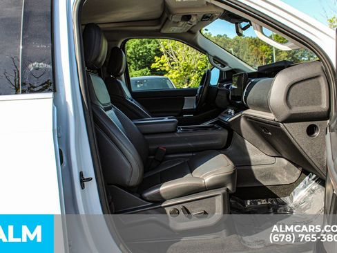 Used 2025 Ford Expedition Active AWD/4WD image 22
