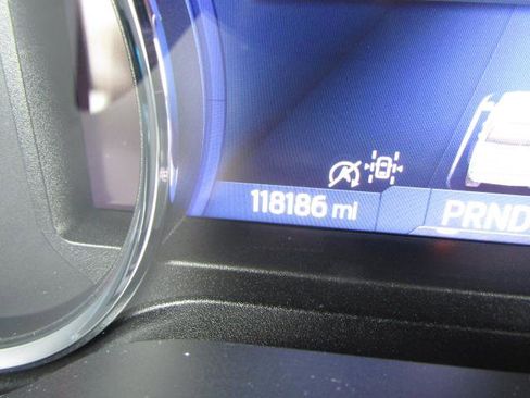 Used 2024 Ford Expedition XLT image 13