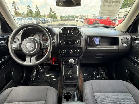 Used 2016 Jeep Patriot Sport w/ Power Value Group AWD/4WD image 3
