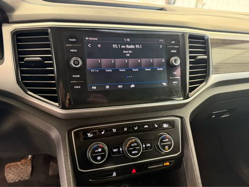 Used 2018 Volkswagen Atlas SE image 12