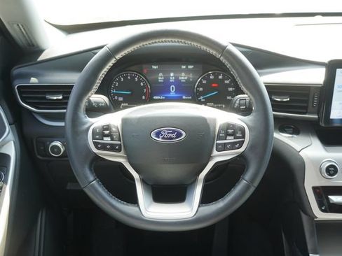 Used 2022 Ford Explorer XLT w/ Equipment Group 202A RWD image 17