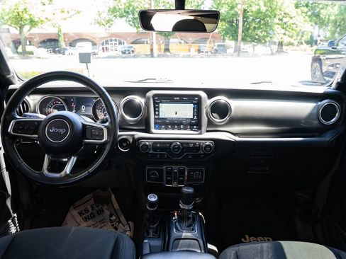 Used 2021 Jeep Wrangler Unlimited Sahara w/ Uconnect 4C Nav & Sound Group AWD/4WD image 10