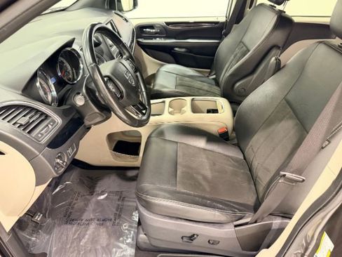 Used 2019 Dodge Grand Caravan SXT image 36