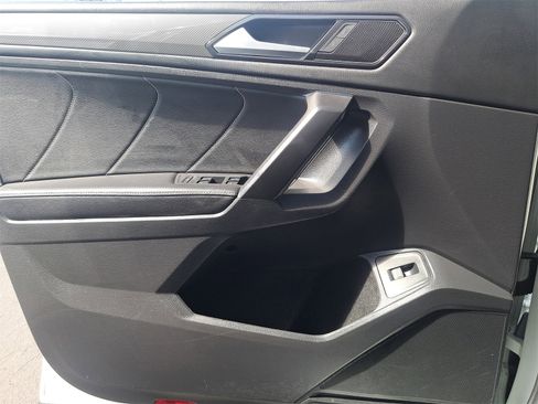 Used 2022 Volkswagen Tiguan SE image 29