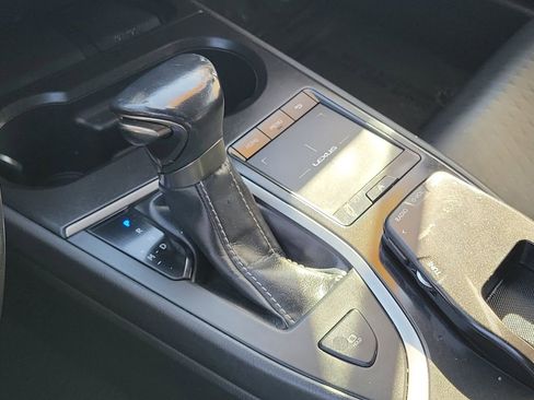Used 2020 Lexus UX 200 image 13