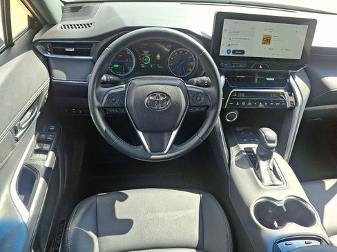 Used 2023 Toyota Venza image 11