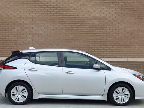 Used 2023 Nissan Leaf S FWD image 3