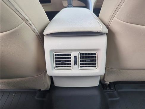 Used 2018 Toyota Camry XLE image 17