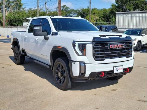 Used 2024 GMC Sierra 2500 AT4 w/ AT4 Preferred Package AWD/4WD image 2