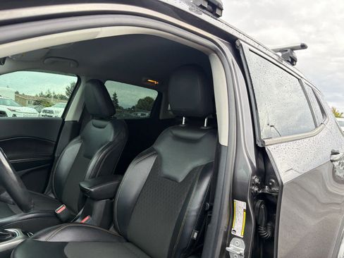 Used 2017 Jeep Compass Latitude AWD/4WD image 23