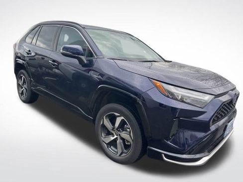 Used 2024 Toyota RAV4 SE image 10