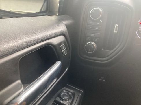 Used 2022 Chevrolet Silverado 1500 Custom image 18