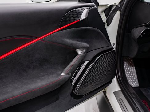 Certified 2022 Ferrari Roma Base image 67