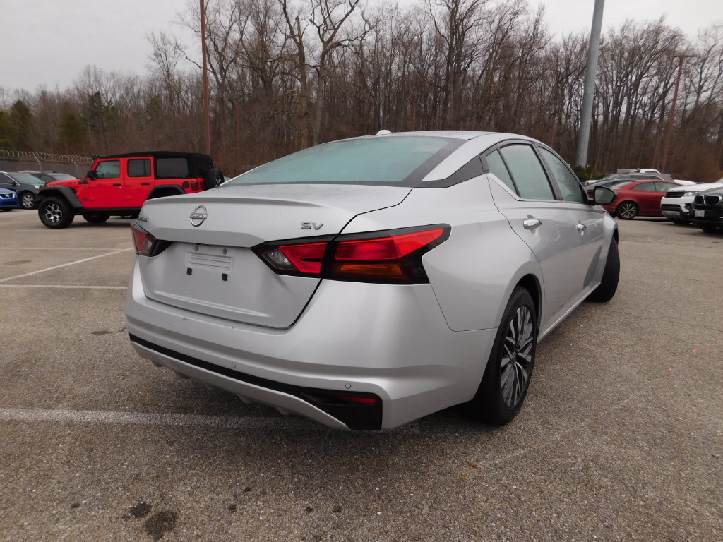 Used 2024 Nissan Altima 2.5 SV FWD image 3