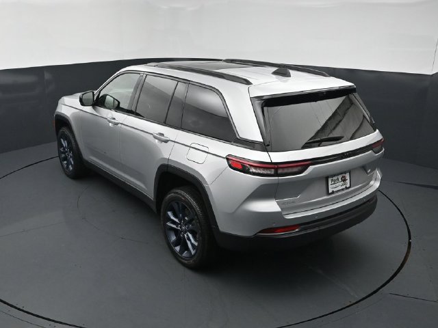 New 2026 Jeep Grand Cherokee Limited AWD/4WD image 16