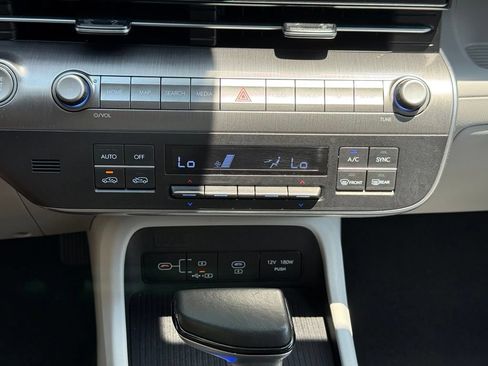 Used 2024 Hyundai Kona SEL AWD/4WD image 17