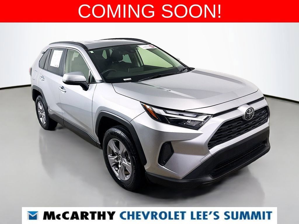 Used 2025 Toyota RAV4 XLE AWD/4WD image 2