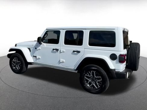 Used 2025 Jeep Wrangler Sahara image 9