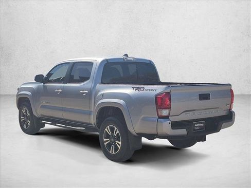 Used 2017 Toyota Tacoma TRD Sport RWD image 8