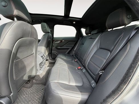 Used 2018 Jaguar F-PACE Prestige image 13