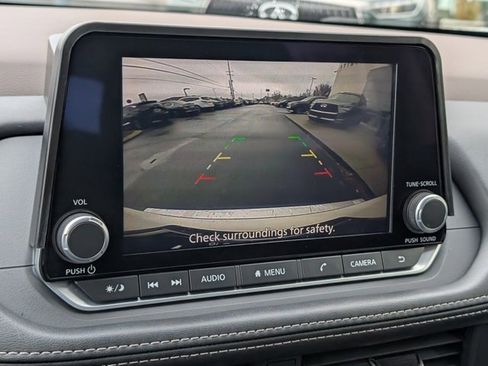 Used 2023 Nissan Rogue SV image 14