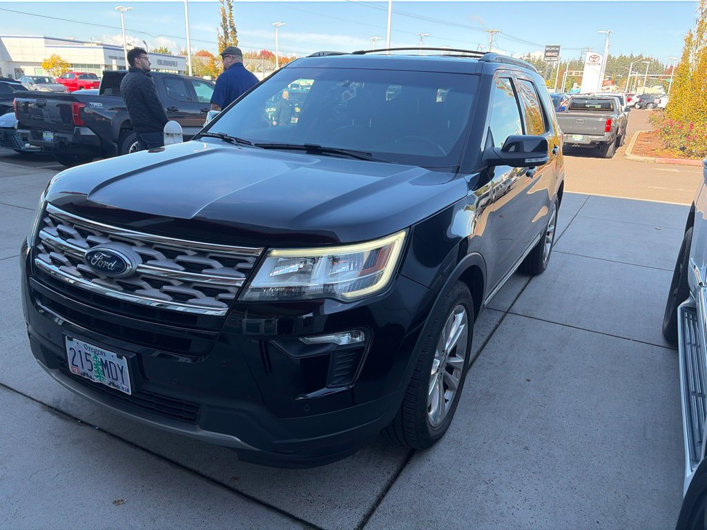Used 2018 Ford Explorer XLT w/ Equipment Group 202A AWD/4WD image 8