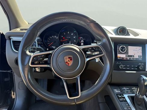 Used 2017 Porsche Macan image 16