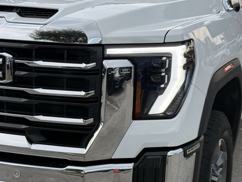 Used 2025 GMC Sierra 2500 SLT AWD/4WD image 10