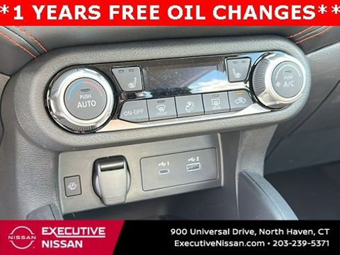 New 2025 Nissan Versa SR w/ Trunk Package image 17