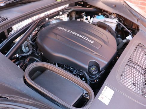 Used 2017 Porsche Macan AWD/4WD image 18