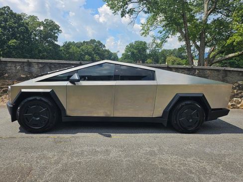 Used 2024 Tesla Cybertruck AWD Crew Cab image 8