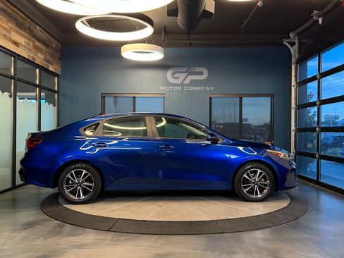 Used 2022 Kia Forte LXS w/ LXS Technology Package FWD image 2