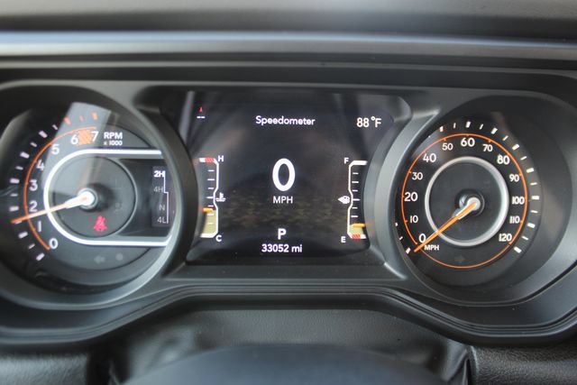 Used 2025 Jeep Wrangler Unlimited Rubicon w/ Convenience Group AWD/4WD image 14