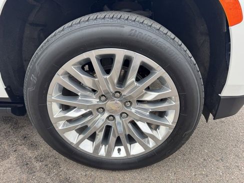 Used 2024 Chevrolet Suburban High Country image 9