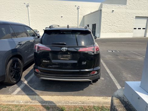 Used 2017 Toyota RAV4 XLE AWD/4WD image 43