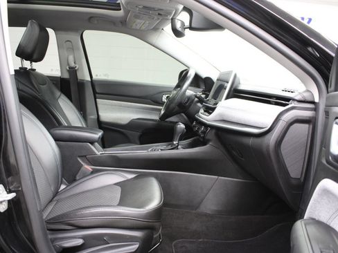 Used 2022 Jeep Compass Latitude w/ Sun and Sound Group AWD/4WD image 32