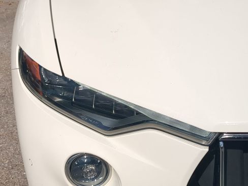 Used 2020 Maserati Levante S GranLusso image 10