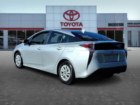 Used 2017 Toyota Prius Four image 4