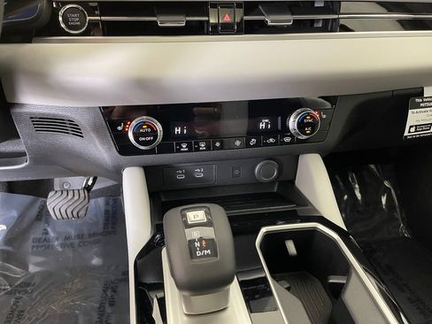 New 2025 Mitsubishi Outlander SE image 14