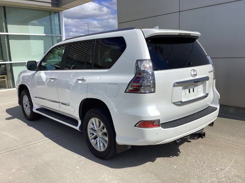 Used 2017 Lexus GX 460 Premium w/ Premium Package AWD/4WD image 2