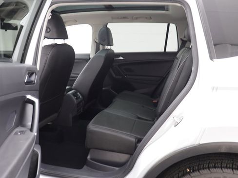Used 2018 Volkswagen Tiguan SE w/ Panoramic Sunroof Package image 13